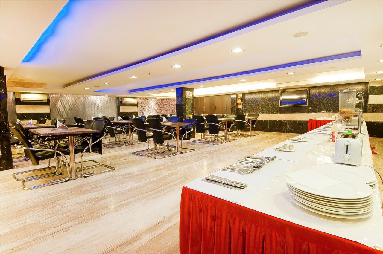Hotel Amaltas International - Delhi-16 Yeni Delhi Dış mekan fotoğraf