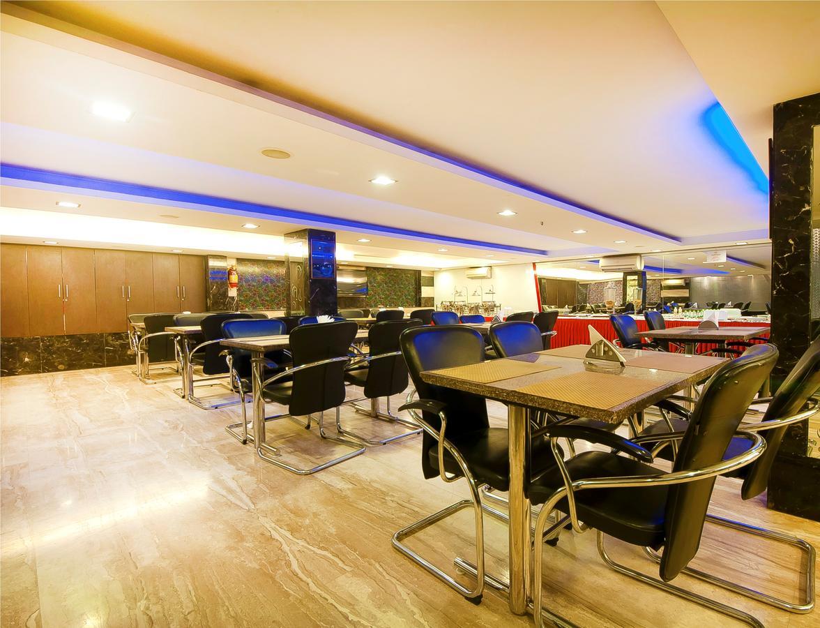 Hotel Amaltas International - Delhi-16 Yeni Delhi Dış mekan fotoğraf