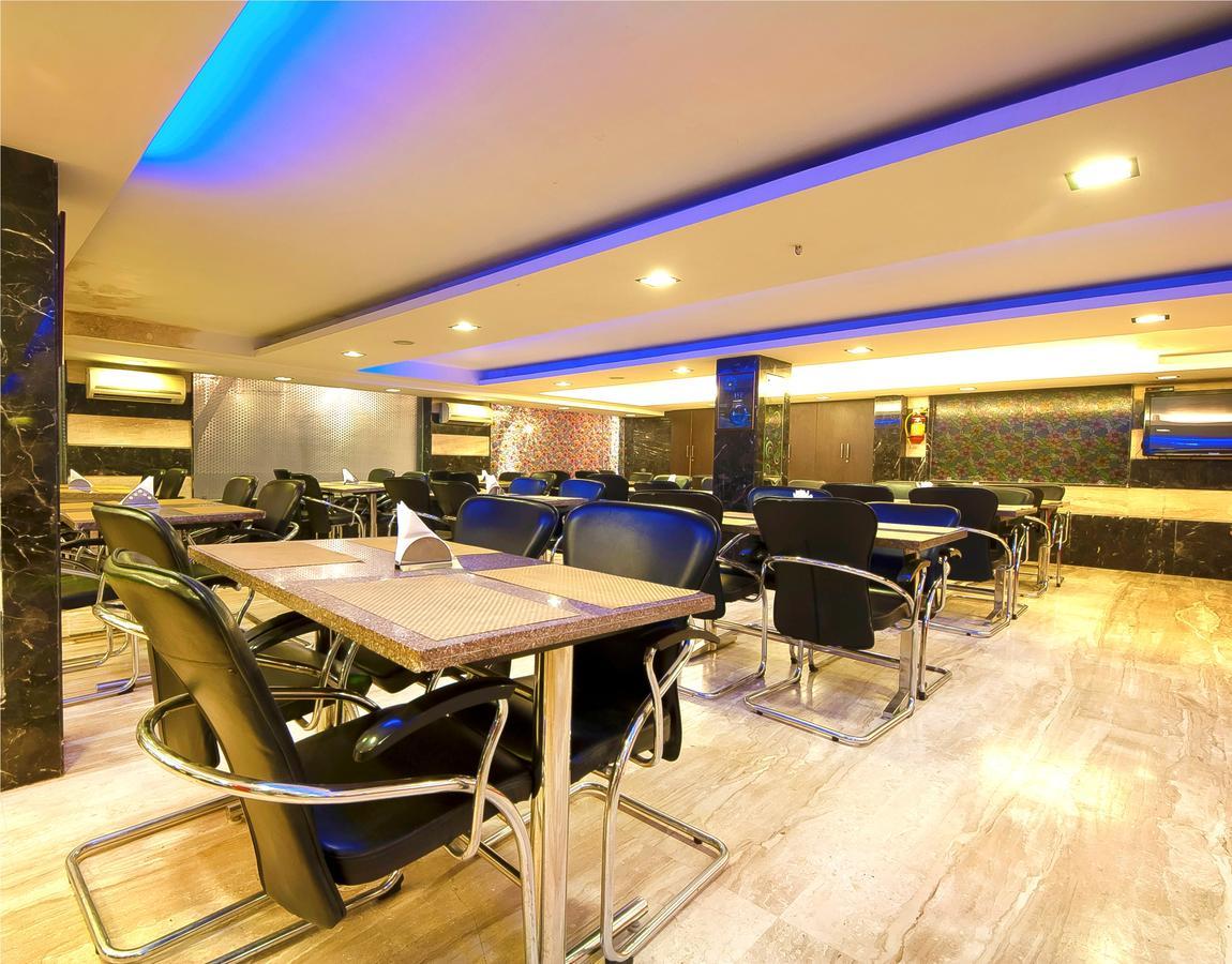 Hotel Amaltas International - Delhi-16 Yeni Delhi Dış mekan fotoğraf