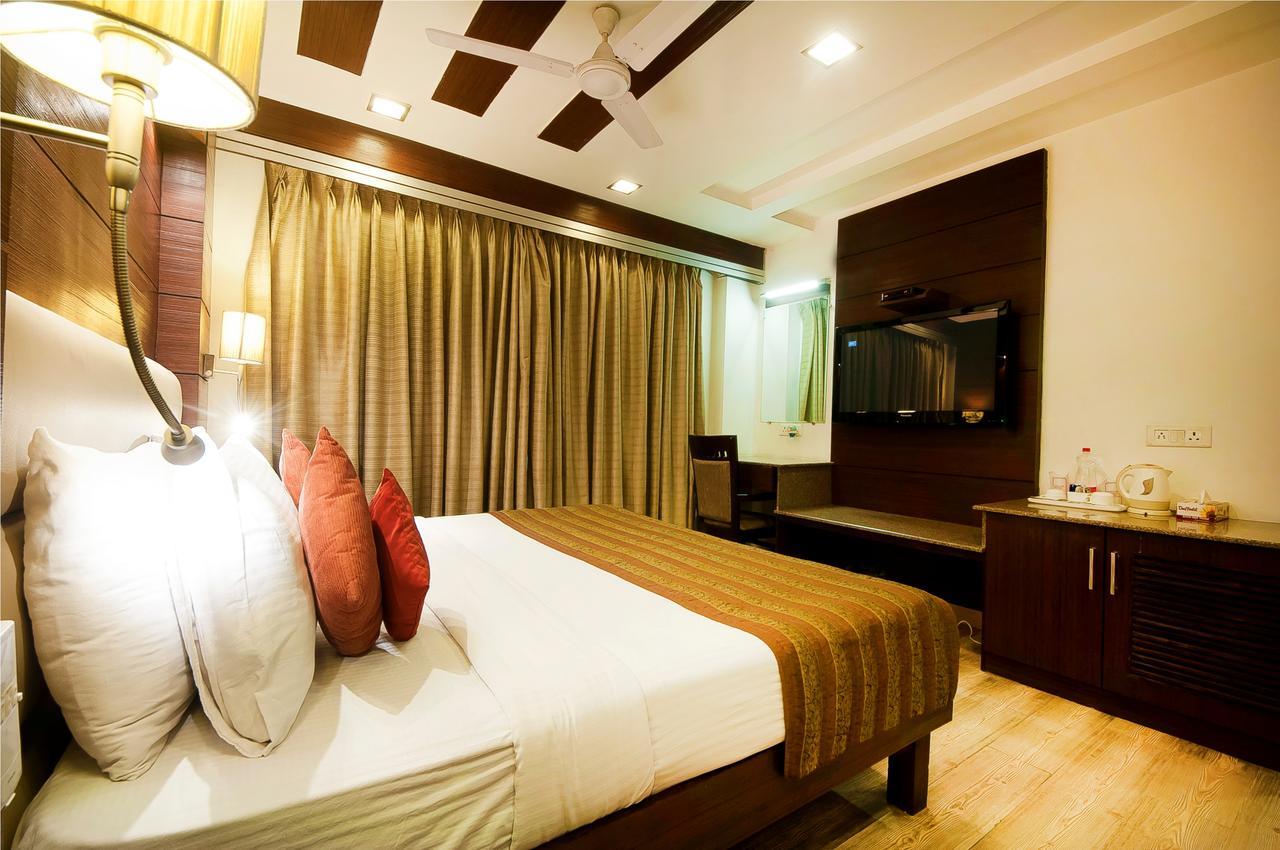 Hotel Amaltas International - Delhi-16 Yeni Delhi Dış mekan fotoğraf