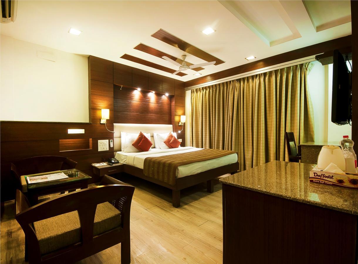 Hotel Amaltas International - Delhi-16 Yeni Delhi Dış mekan fotoğraf