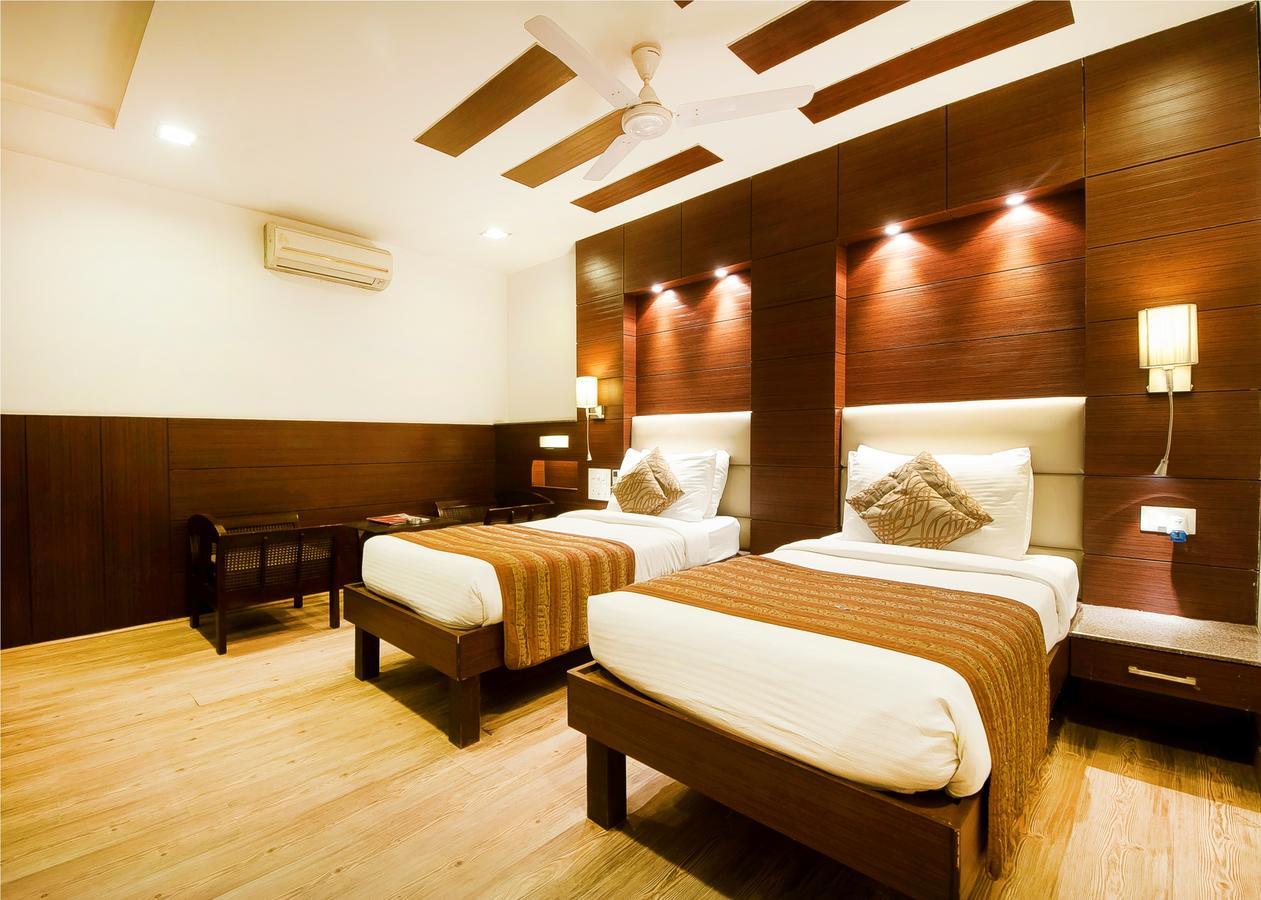 Hotel Amaltas International - Delhi-16 Yeni Delhi Dış mekan fotoğraf