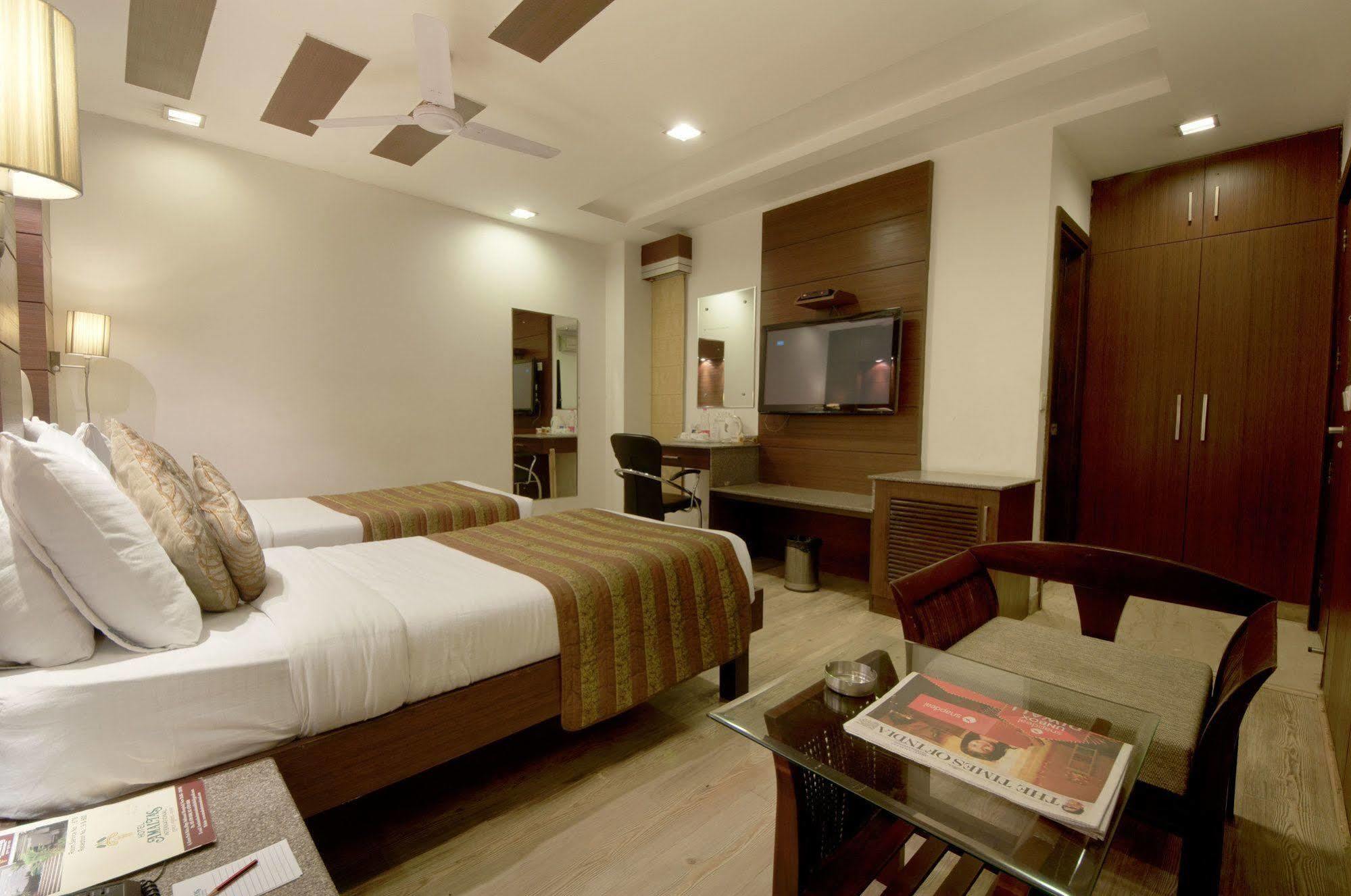Hotel Amaltas International - Delhi-16 Yeni Delhi Dış mekan fotoğraf