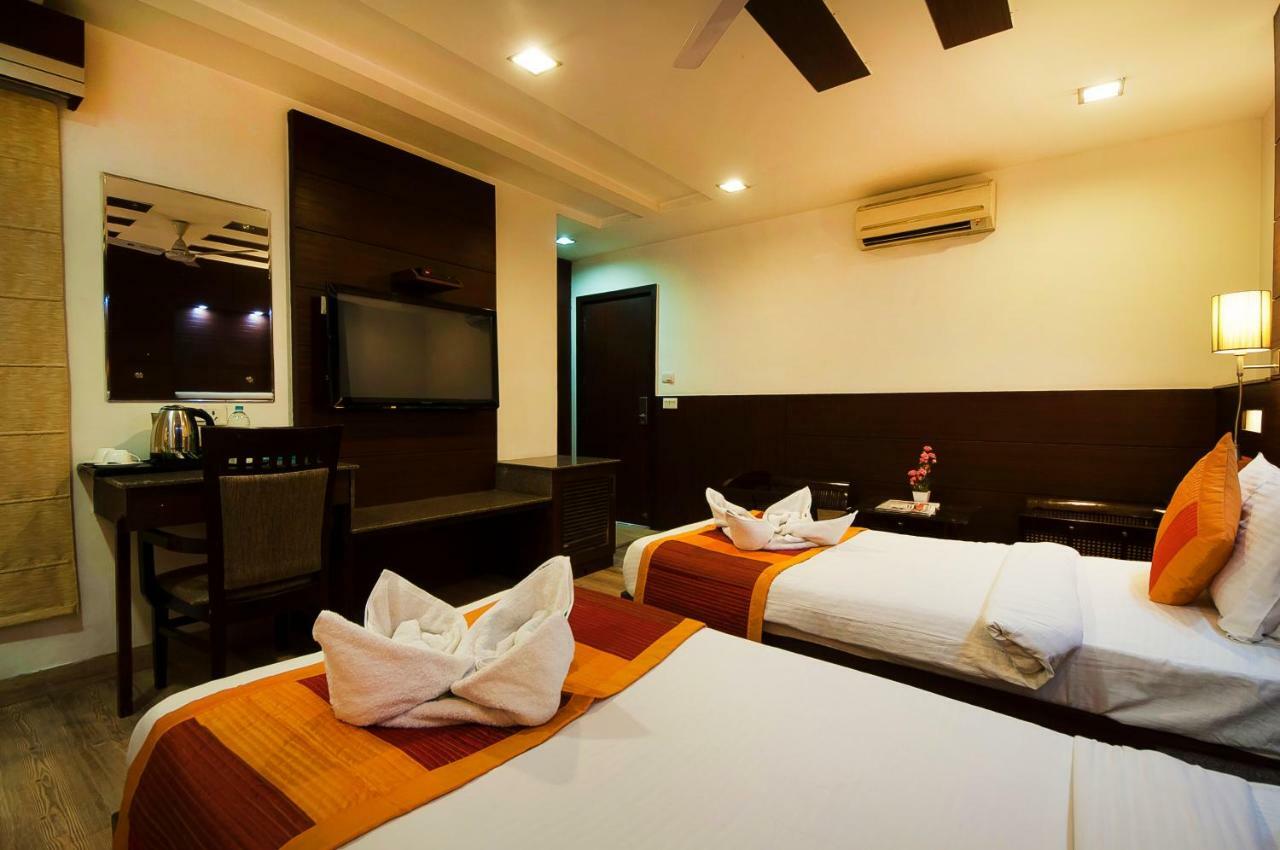 Hotel Amaltas International - Delhi-16 Yeni Delhi Dış mekan fotoğraf