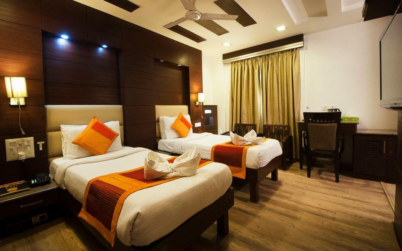 Hotel Amaltas International - Delhi-16 Yeni Delhi Dış mekan fotoğraf