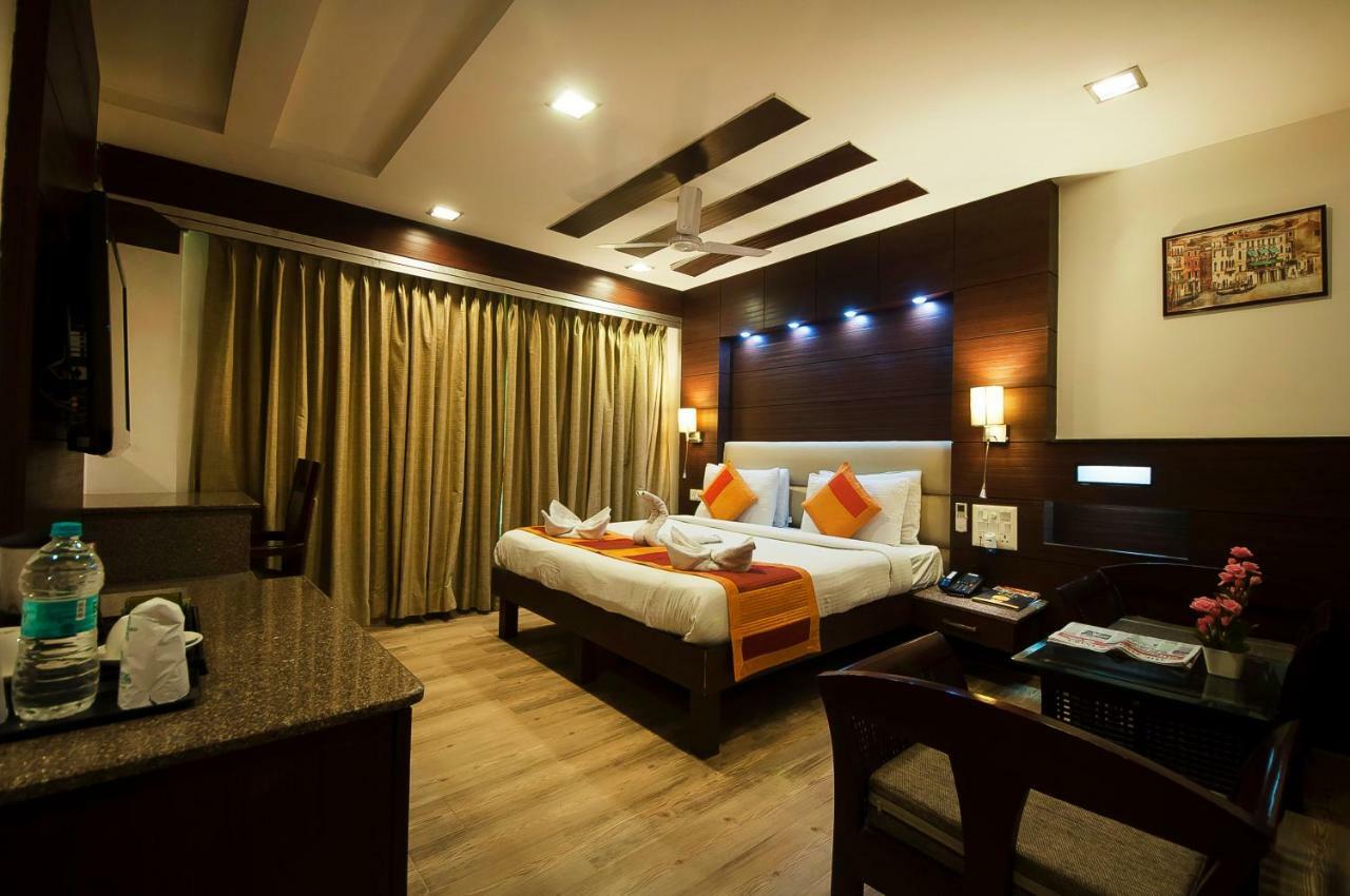 Hotel Amaltas International - Delhi-16 Yeni Delhi Dış mekan fotoğraf