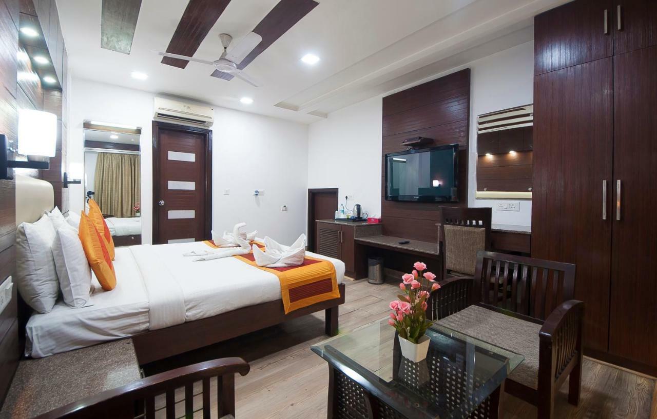 Hotel Amaltas International - Delhi-16 Yeni Delhi Dış mekan fotoğraf