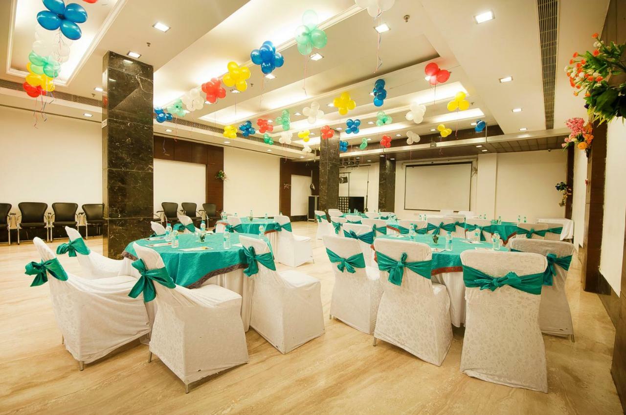 Hotel Amaltas International - Delhi-16 Yeni Delhi Dış mekan fotoğraf
