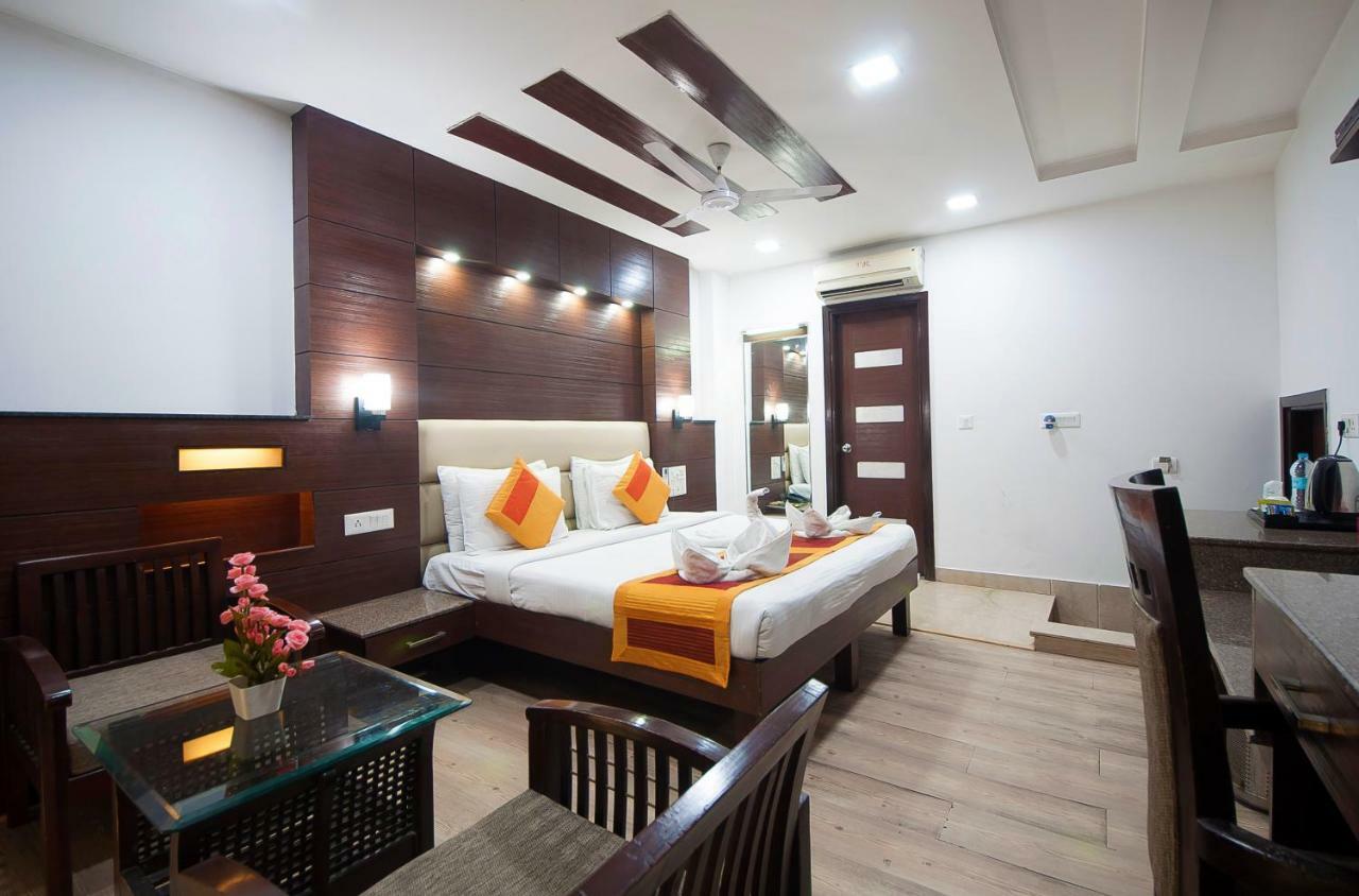 Hotel Amaltas International - Delhi-16 Yeni Delhi Dış mekan fotoğraf