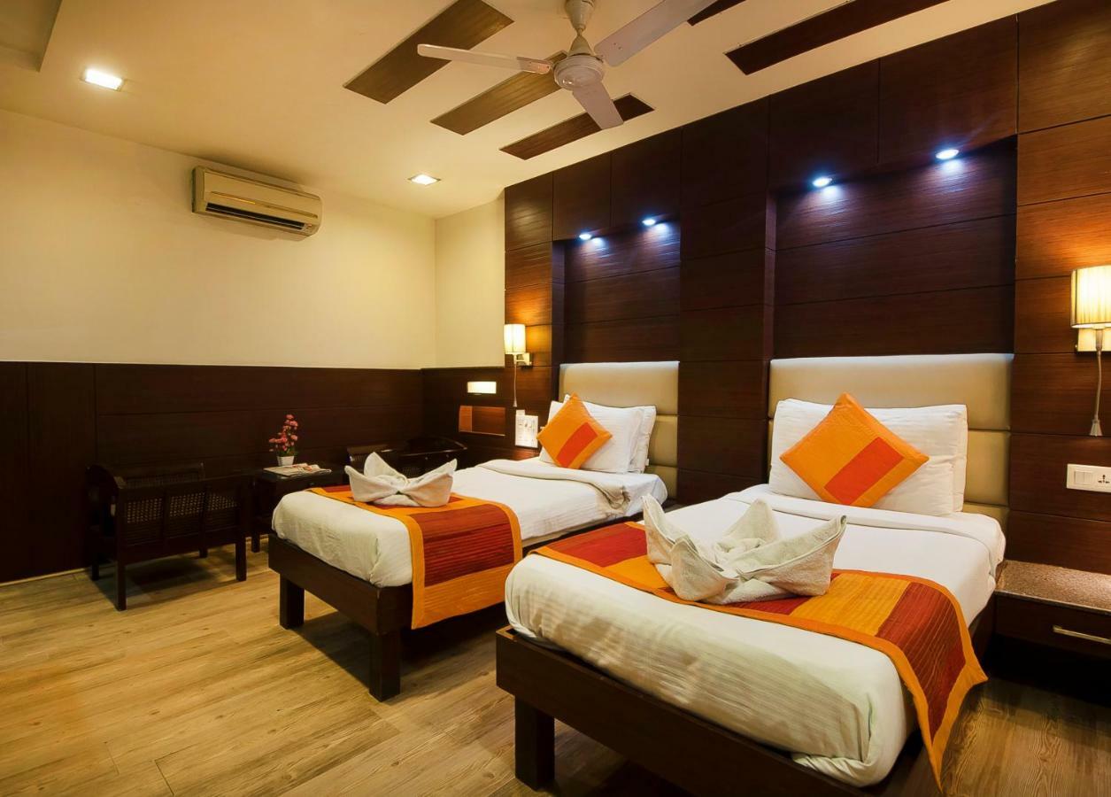 Hotel Amaltas International - Delhi-16 Yeni Delhi Dış mekan fotoğraf