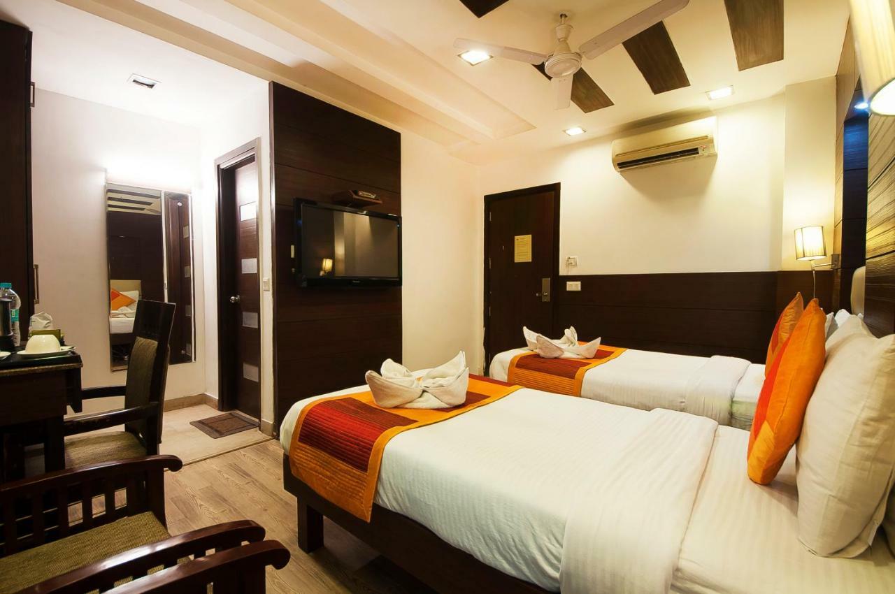 Hotel Amaltas International - Delhi-16 Yeni Delhi Dış mekan fotoğraf