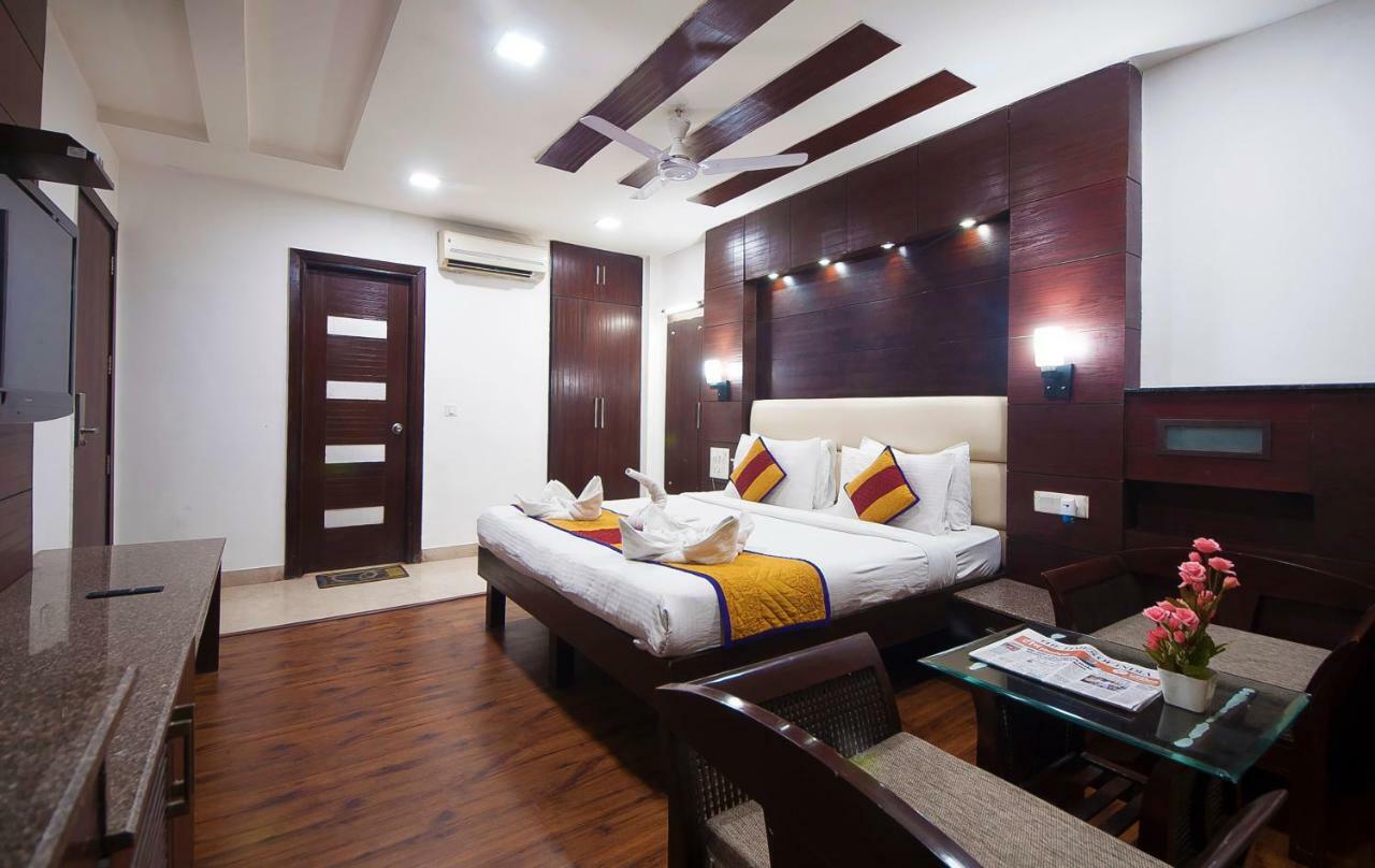 Hotel Amaltas International - Delhi-16 Yeni Delhi Dış mekan fotoğraf