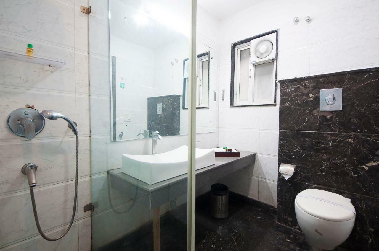Hotel Amaltas International - Delhi-16 Yeni Delhi Dış mekan fotoğraf